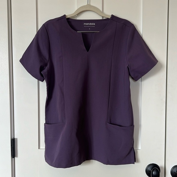 Mandala Scrub Top NWOT - Picture 3 of 3